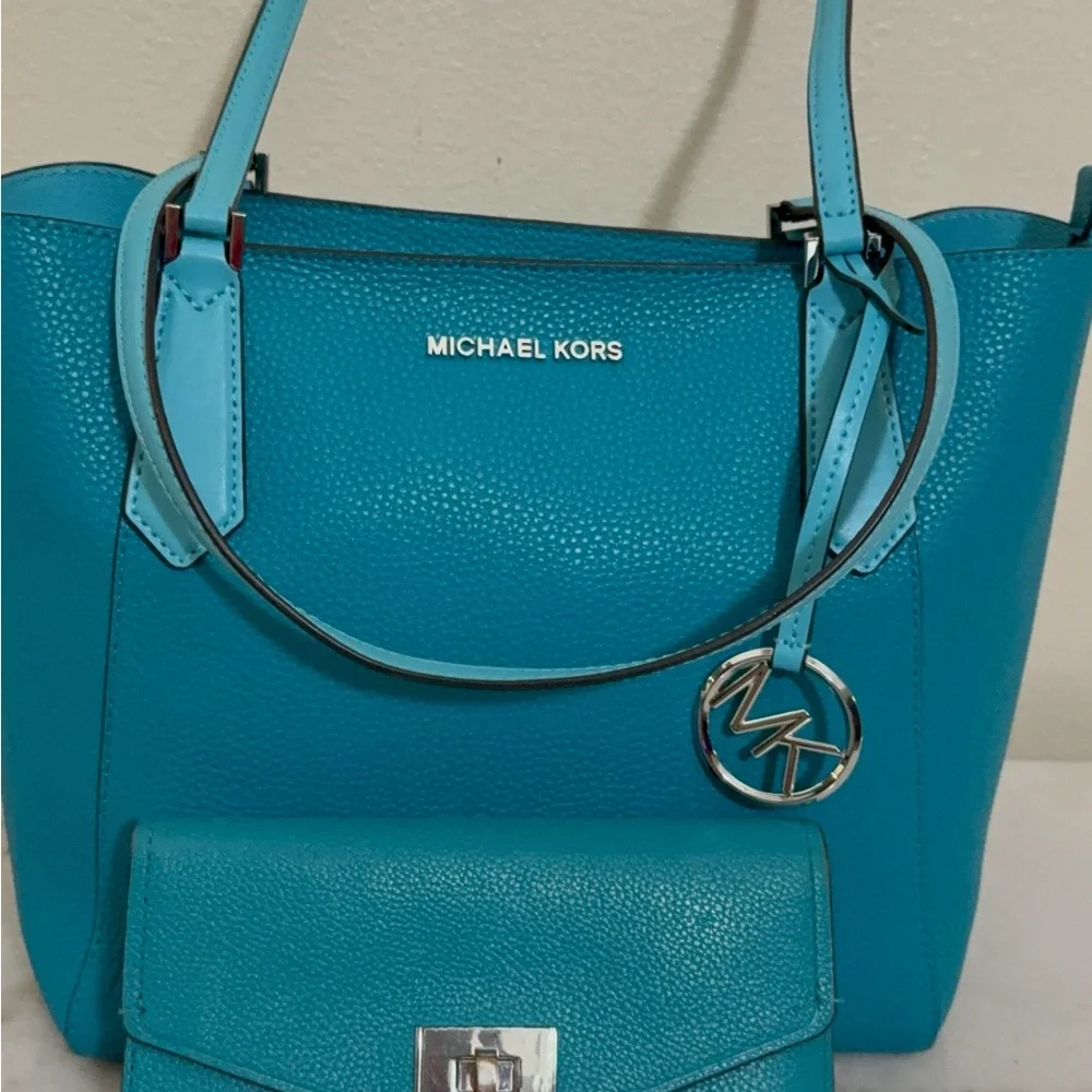 Michael Kors Teal Tote and Wallet Set - Picture 8 of 10